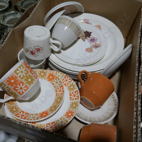 Crown Lynn dinnerware