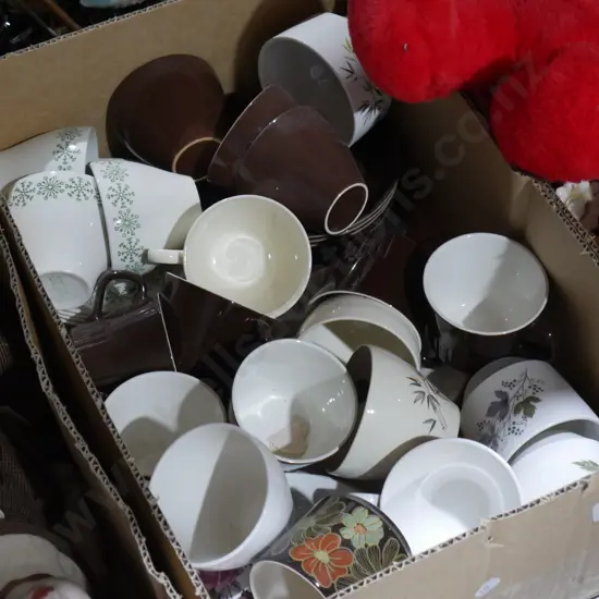 Crown Lynn dinnerware