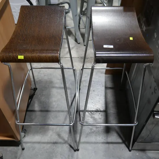 2 Bar stools