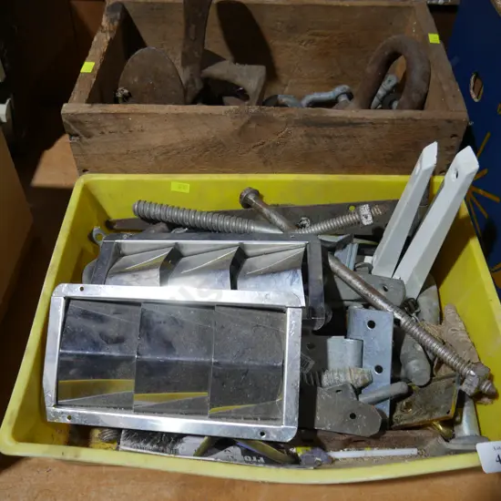 Chains and other metal sundries