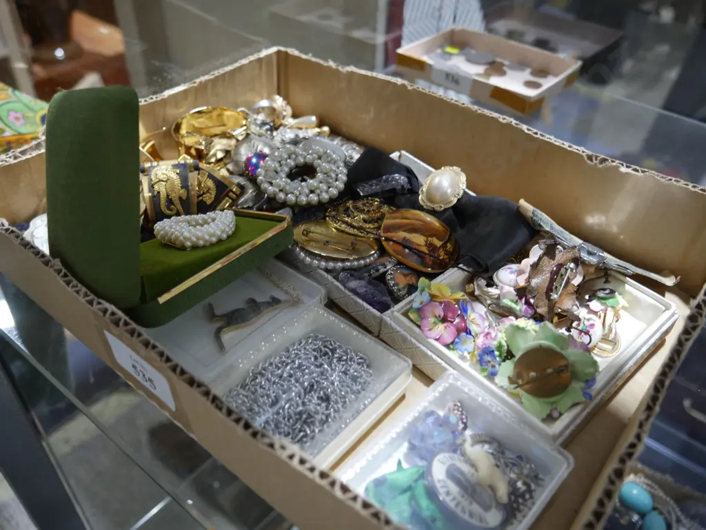 Costume jewellery etc Image 1++