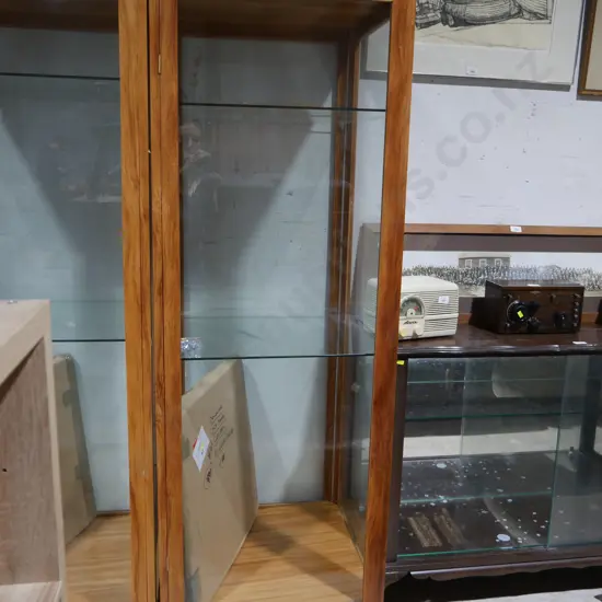 Showcase display cabinet