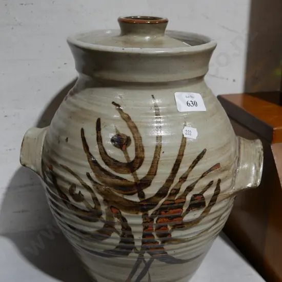 Pottery container
