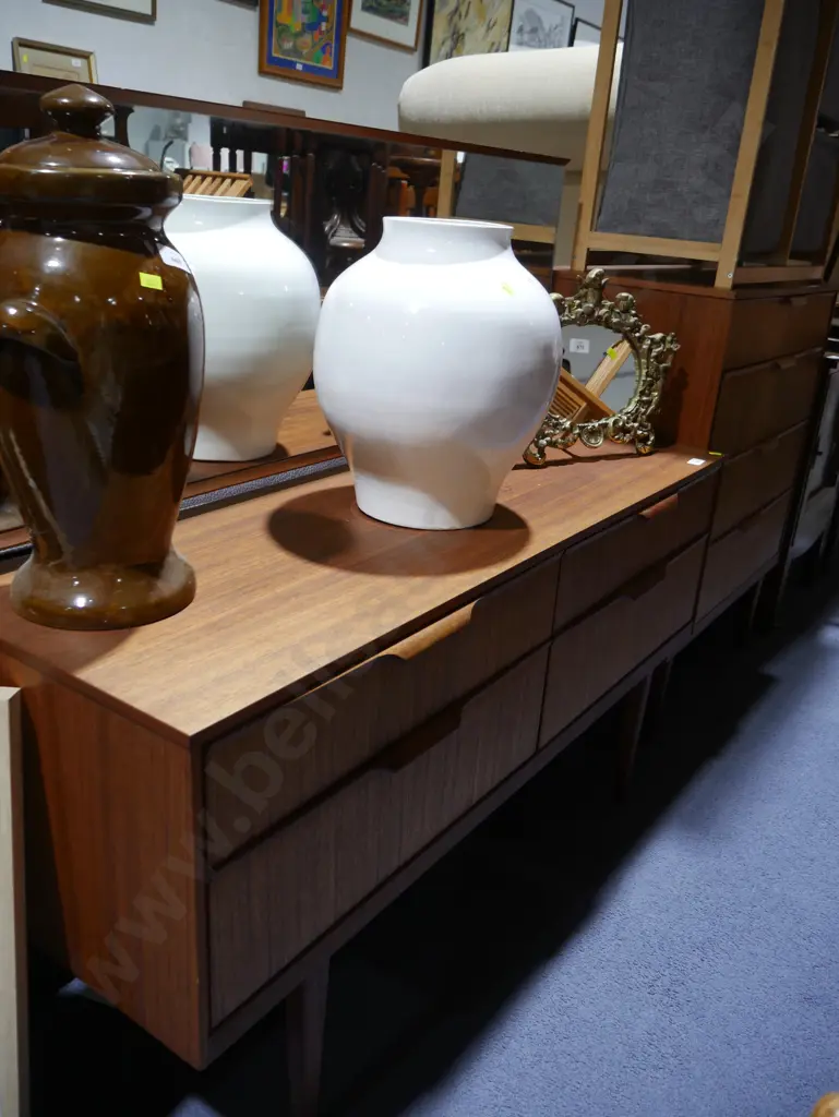 Retro mirror back dresser and set of drawers Image 1++