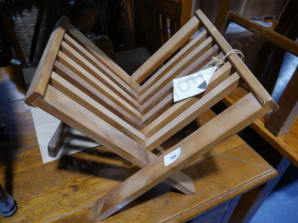 Rimu magazine rack Image 1++