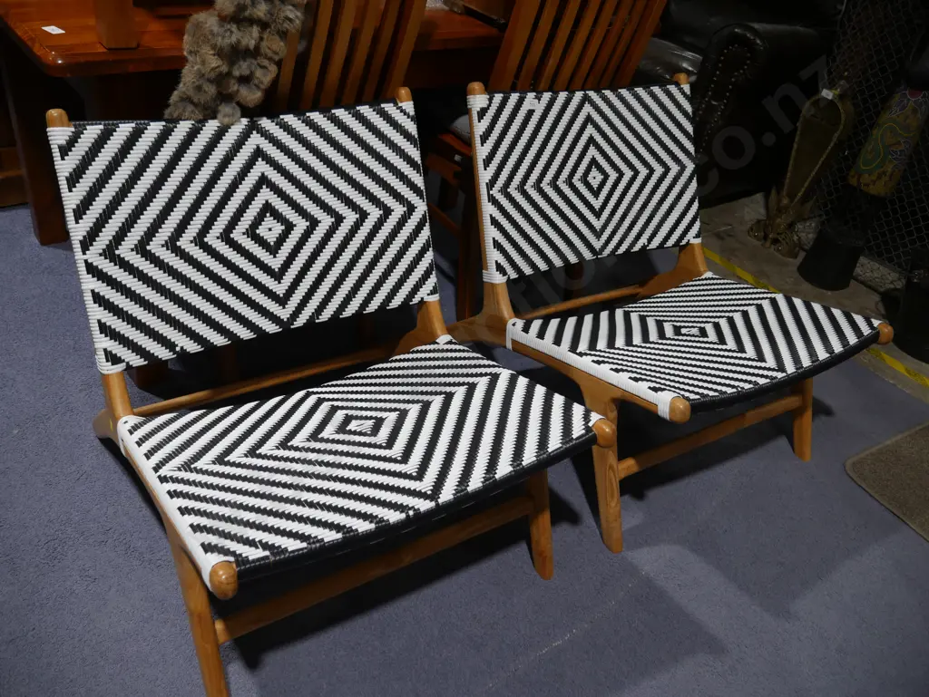 Pair of sun chairs Image 1++