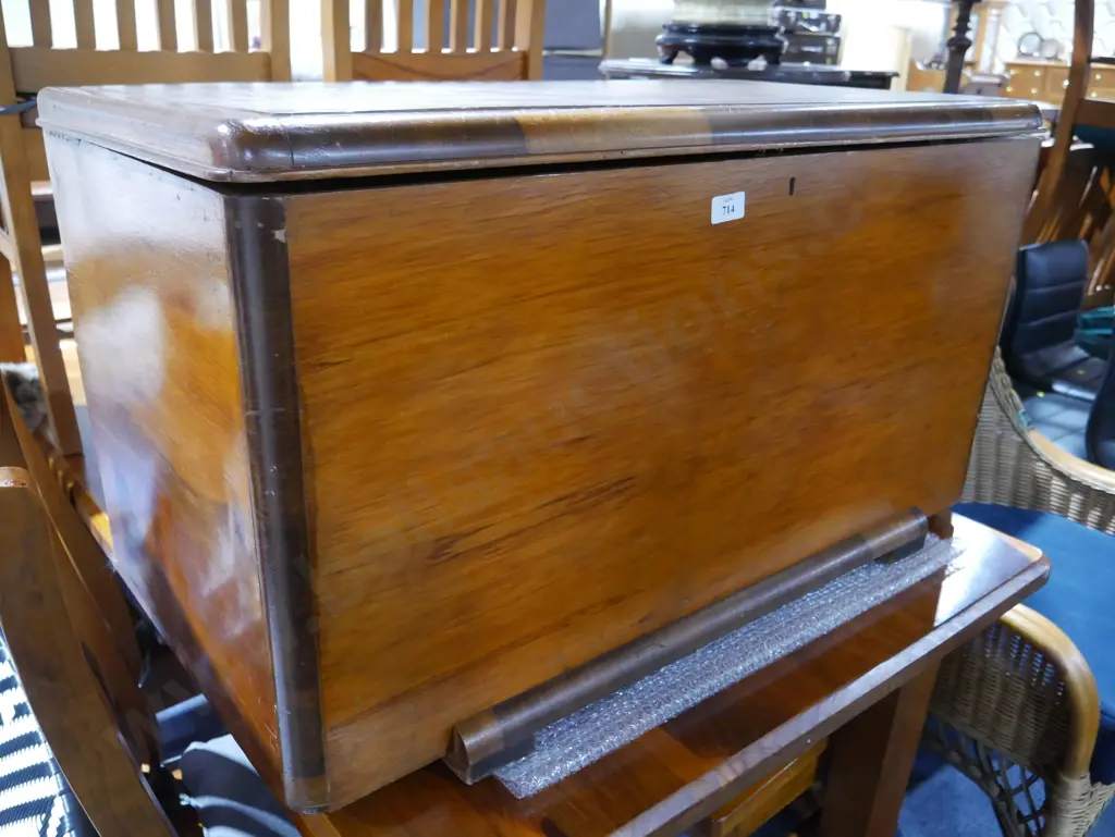 Wooden blanket box Image 1++