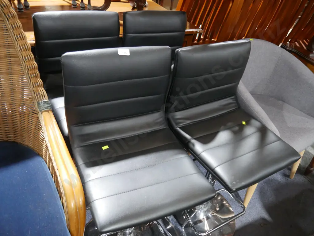 4 bar stools Image 1++