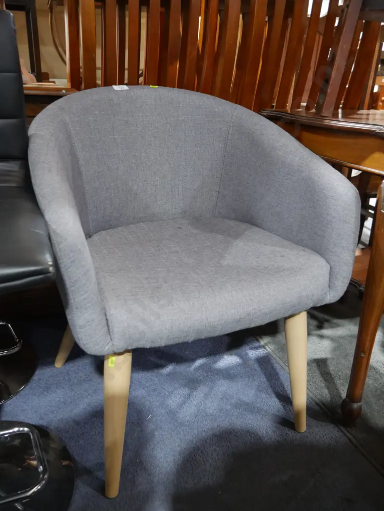Grey tub chair Image 1++