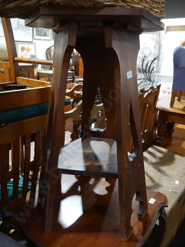 2 tier side table Image 1++