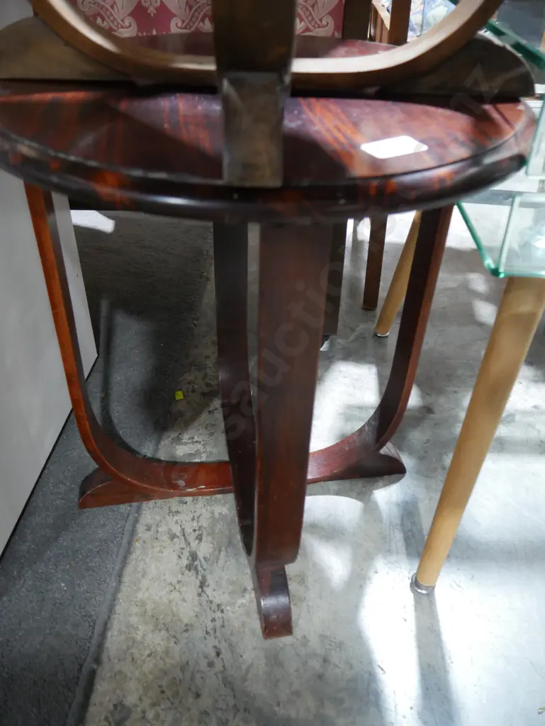 Hoop legged round table Image 1++