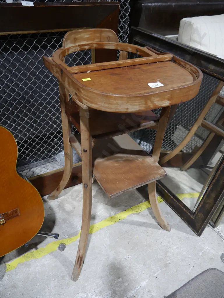 Wooden high chair Image 1++