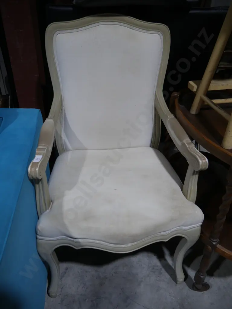 Elbow chair Image 1++