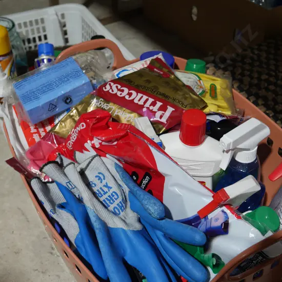 2 baskets cleaning products