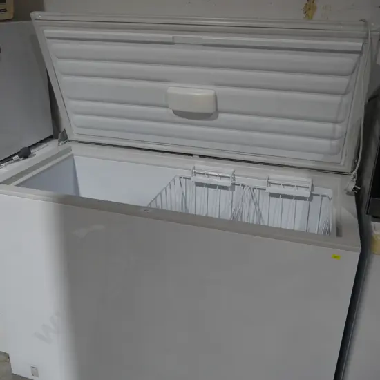 Chest freezer