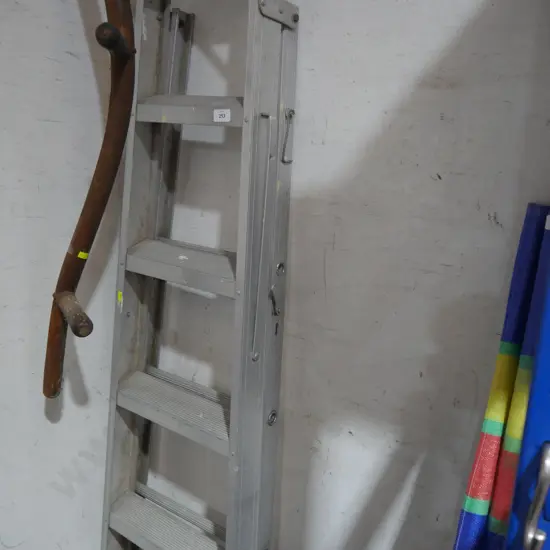Aluminium extension ladder