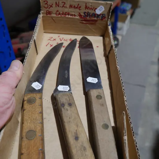 3 NZ made knives