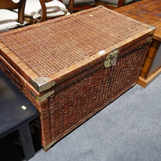 Wicker trunk
