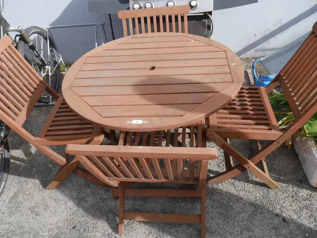 Wooden folding outdoor table and 4 chairs Image 1++