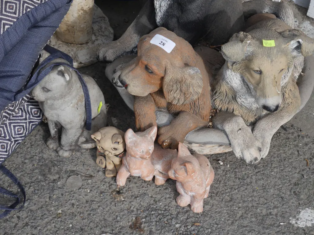 Dogs and cats garden ornaments Image 1++