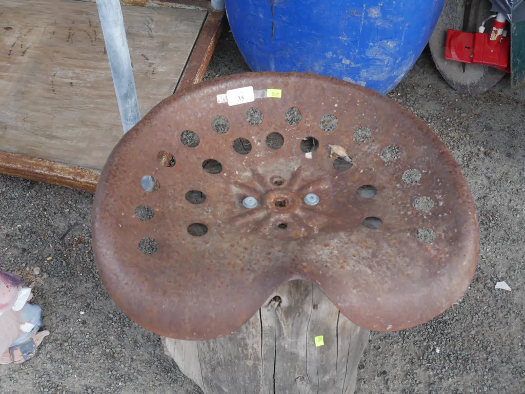 Tractor seat stool Image 1++