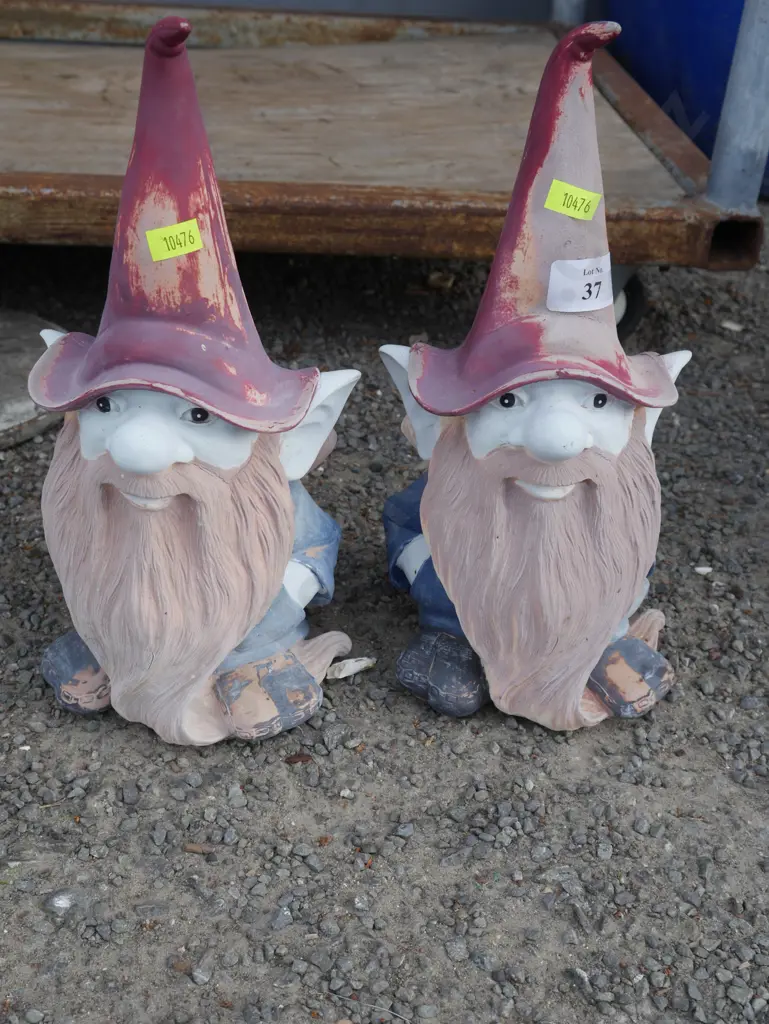 2 garden gnomes Image 1++