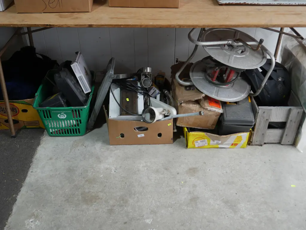 Assorted sundries Image 1++