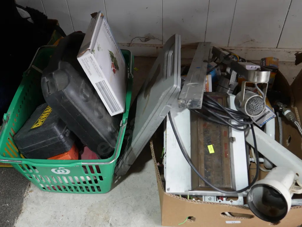 Assorted sundries Image 1++