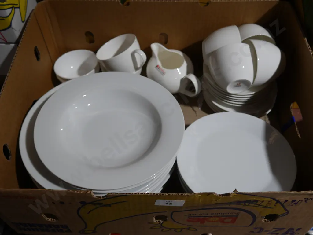 White dinnerware Image 1++