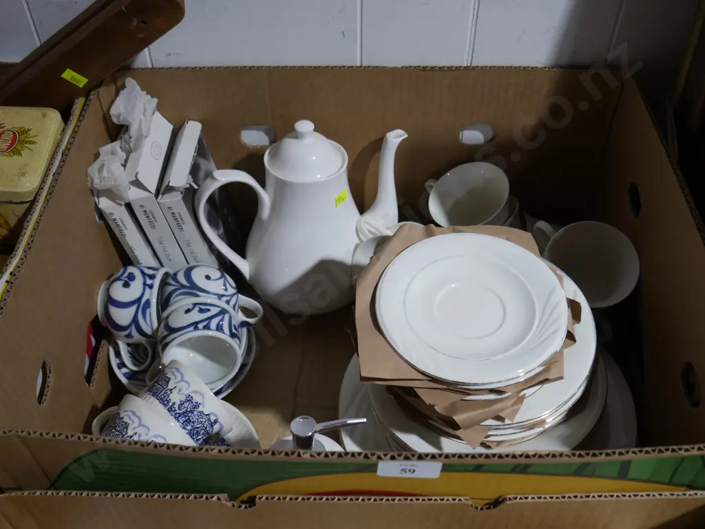Teapot, dinner set etc Image 1++