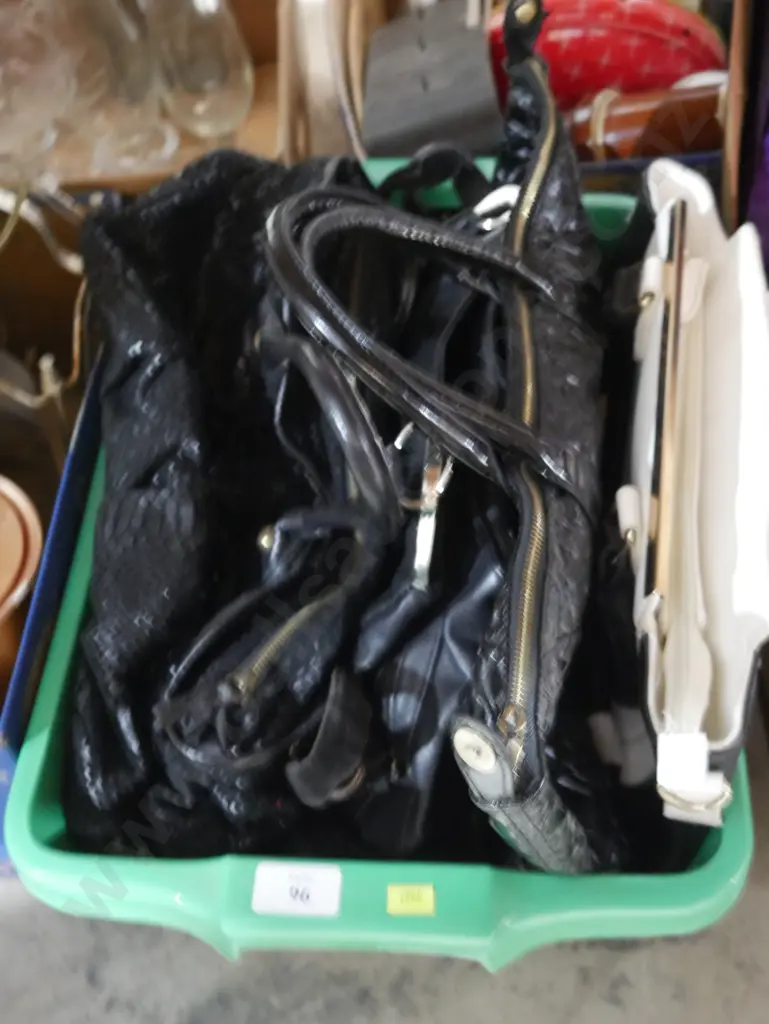 Assorted handbags Image 1++