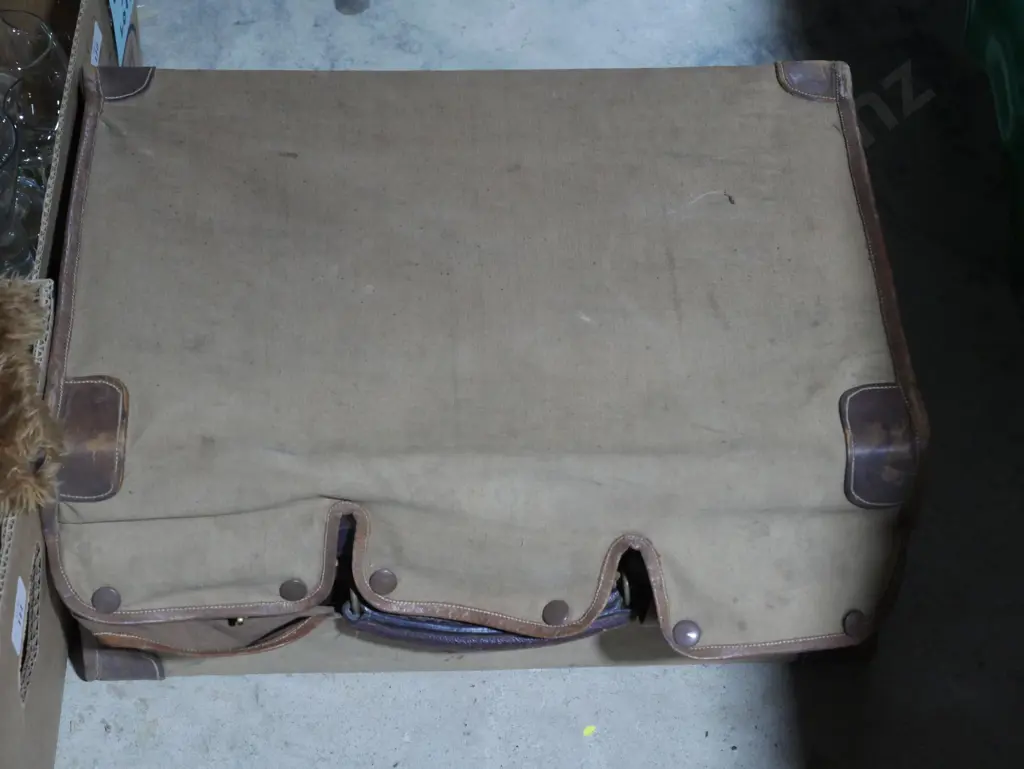 Travel case Image 1++