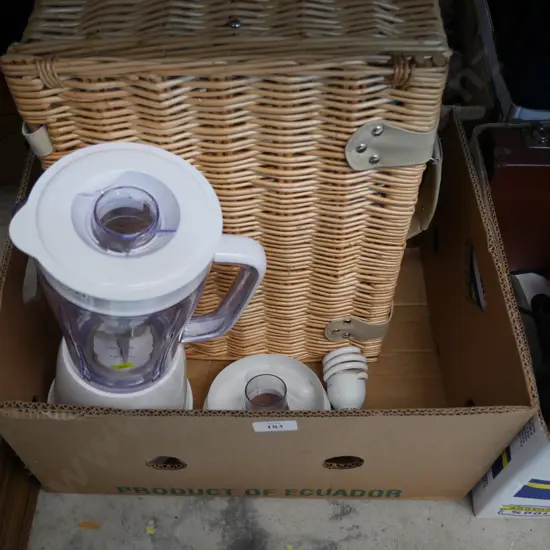 Picnic basket set etc