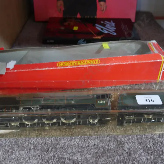 Hornby 00 gauge loco and tender