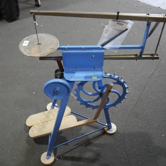 Treadle scroll saw