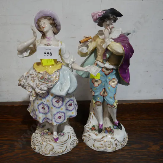 2 figurines