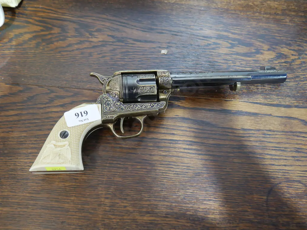 Colt revolver Image 1++