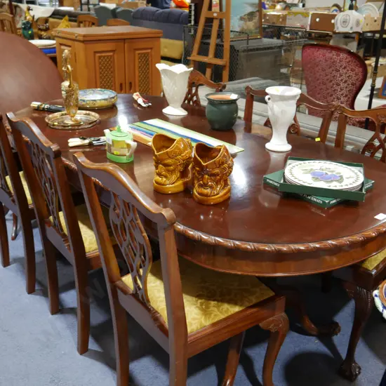 Dining table & 6 chairs