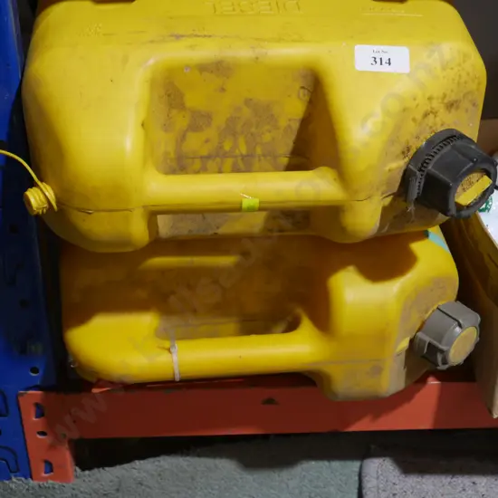 2 Diesel fuel containers