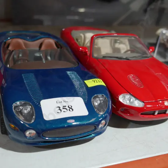 2 model cars, Jaguars