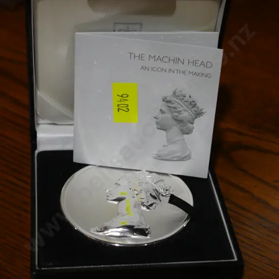 1oz Silver proof coin, queen