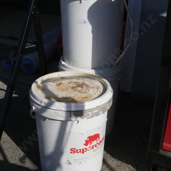 3 buckets paint
