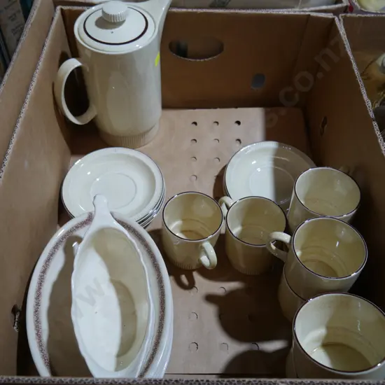 Crown Lynn, Poole dinnerware