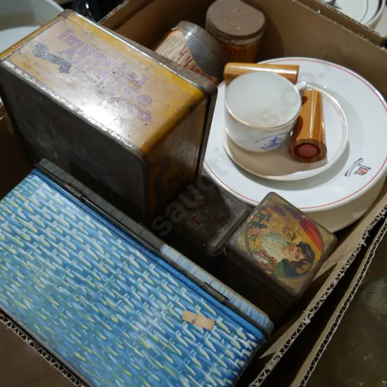 Shipping advertising plates, vintage tins