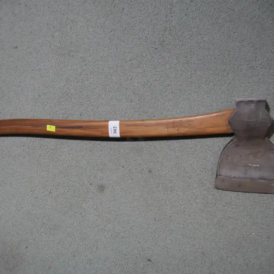 Axe. No2
