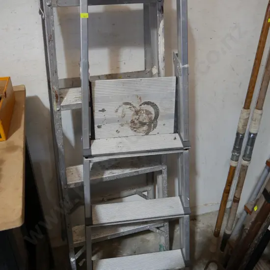 Bailey ladder
