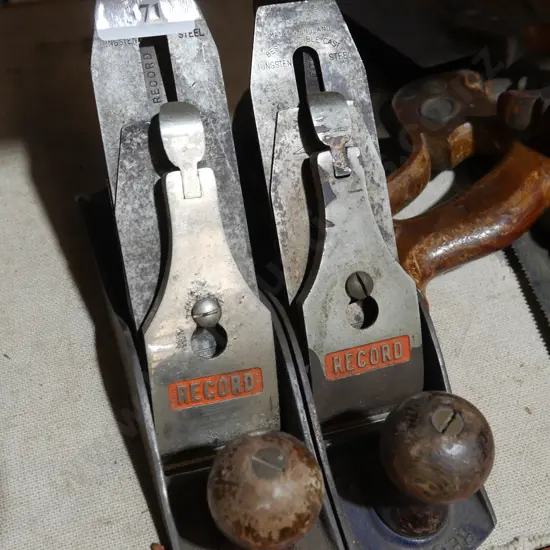 2 vintage wood planes