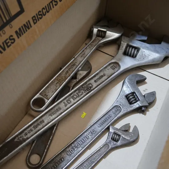Adjustable spanners