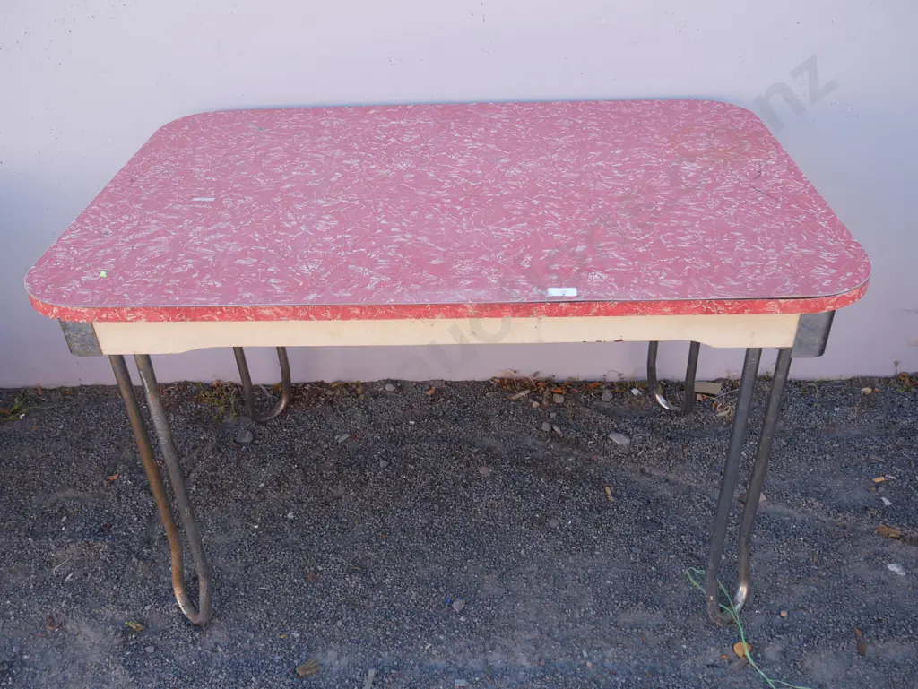 Dining table Image 1++