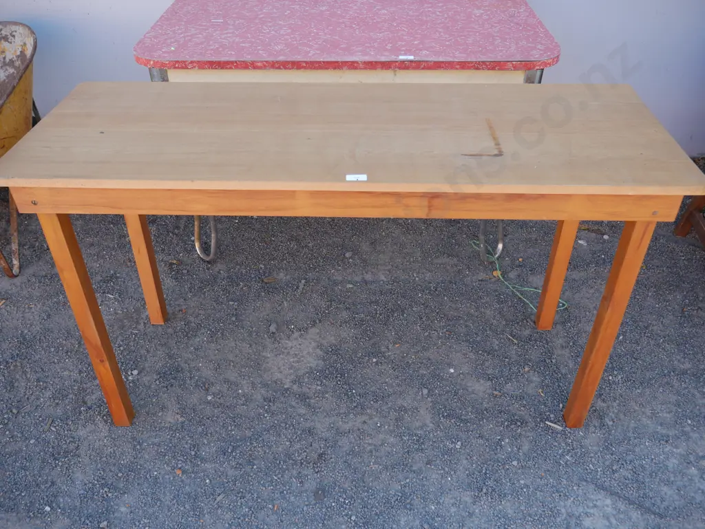 Outdoor table Image 1++